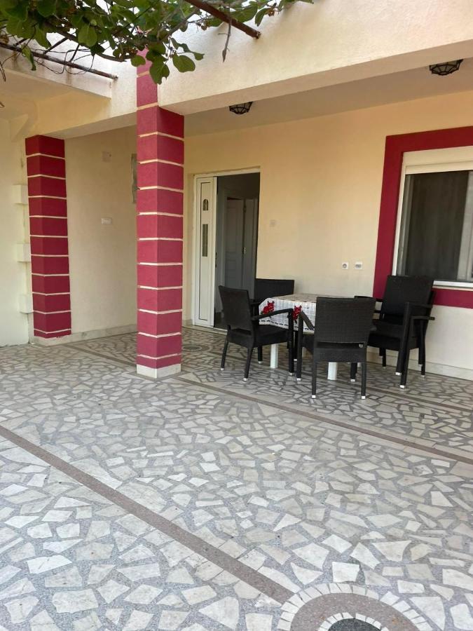 Villa Nilic บาร์ ภายนอก รูปภาพ