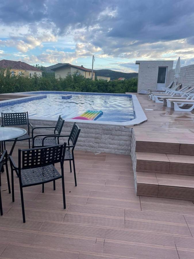 Villa Nilic บาร์ ภายนอก รูปภาพ